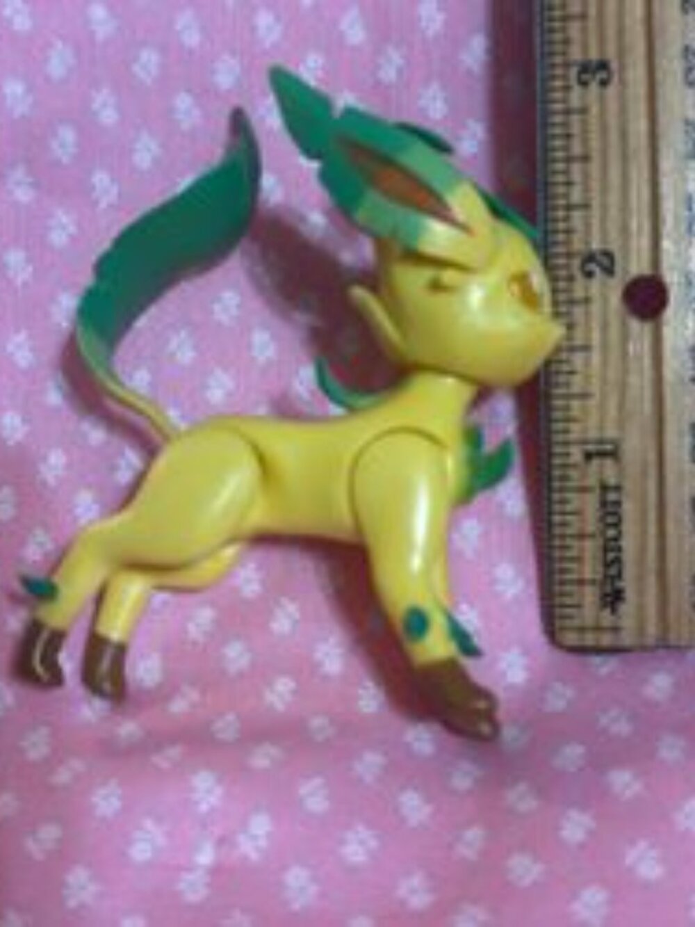 Jazwares Pokemon Leafeon Articulated Battle figure